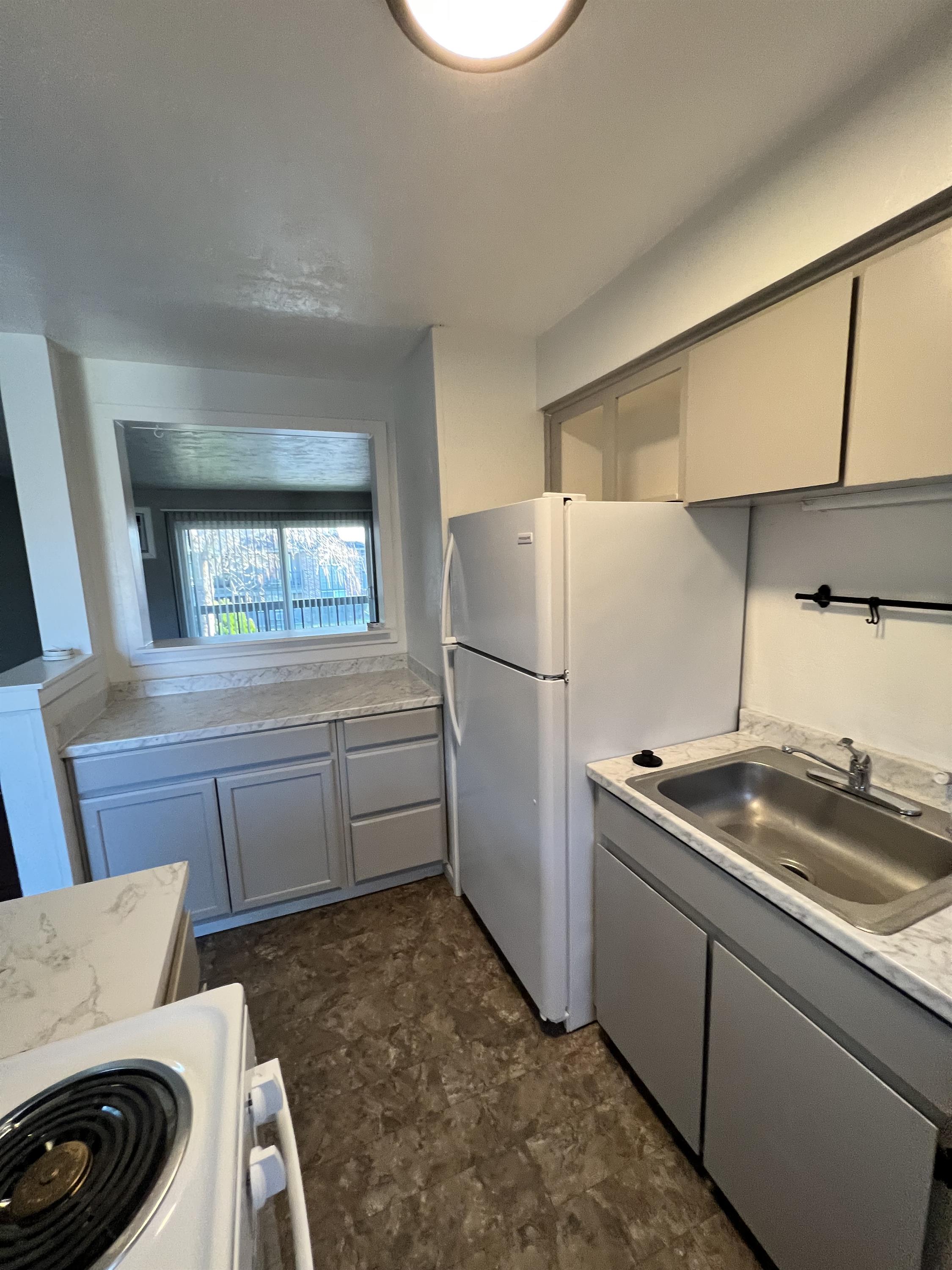 2111 Turner St, #10